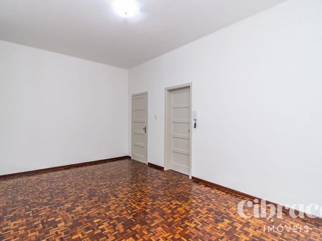 Apartamento 3 quartos e 1 banheiro, para alugar, no bairro Centro em Curitiba