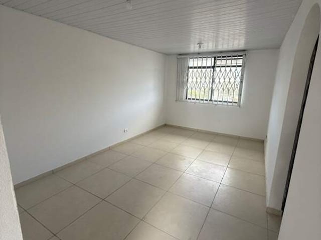 Apartamento 2 quartos e 1 banheiro, para alugar, no bairro GUABIROTUBA em Curitiba