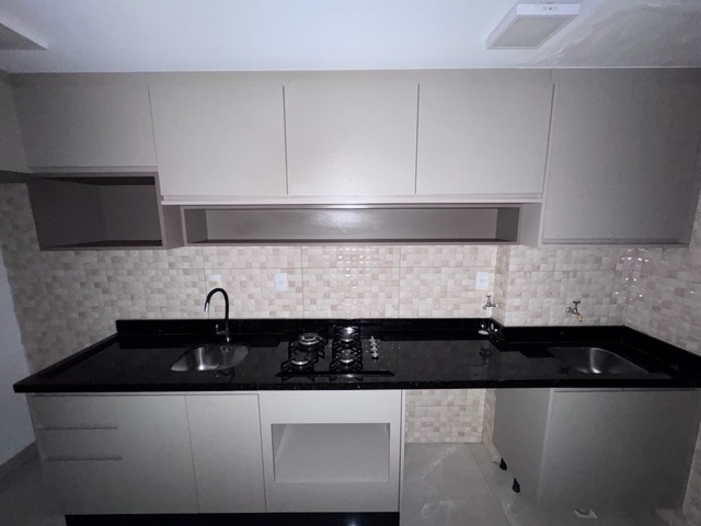 Locação - Apartamento Semimobiliado, 2 quartos sendo 1 suíte, 1 vaga, Sacada com churrasqueira, Vista Oficinas, Colônia Dona Luíza.