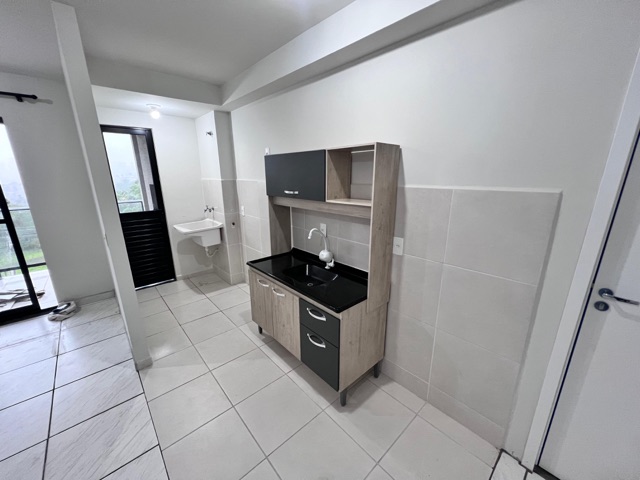 Locação - Apartamento com 3 quartos, 1 vaga, Sacada com churrasqueira, Condomínio Vista Uvaranas.