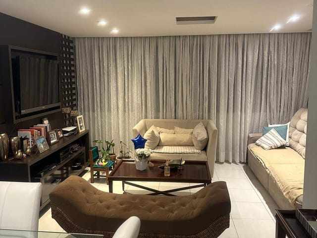 Locação - Apartamento Mobiliado, 3 quartos sendo 1 suíte, 1 vaga, Edifício Lyon, Centro.