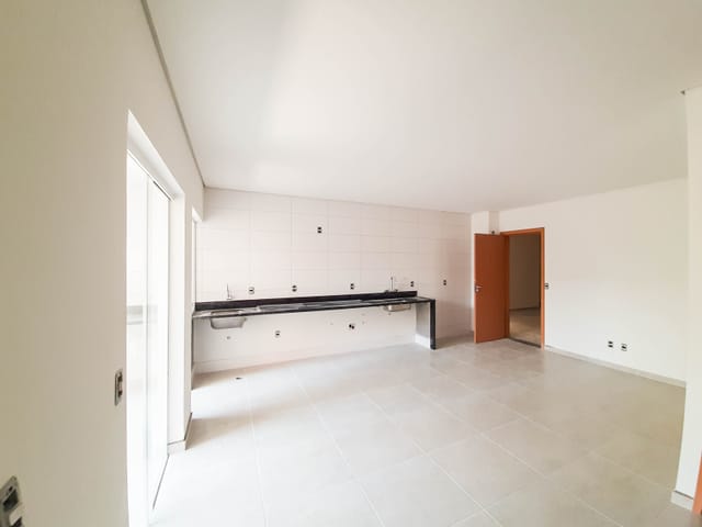 Foto do Apartamento - Apartamento à venda, no Centro - Vila Ipiranga - Edifício Spezia - 2 Quartos sendo 1 suíte - Sacada - 1 Vaga de Garagem - Nunca Habitado | Guepardo Imob