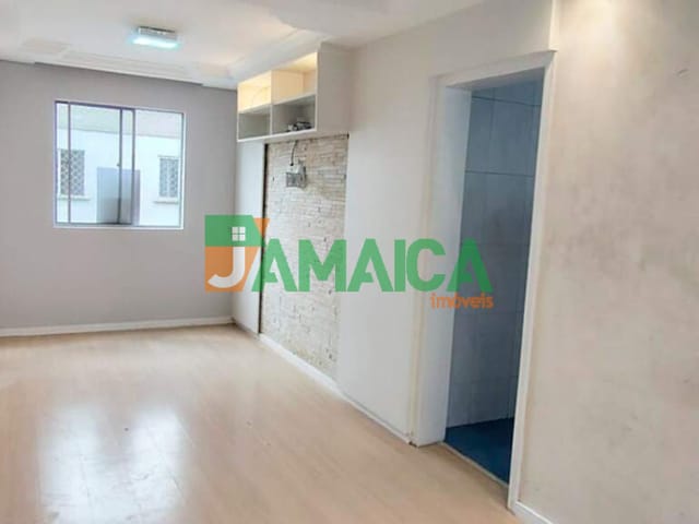 Apartamento 2 quartos e 1 banheiro, para alugar, no bairro Capão Raso em Curitiba