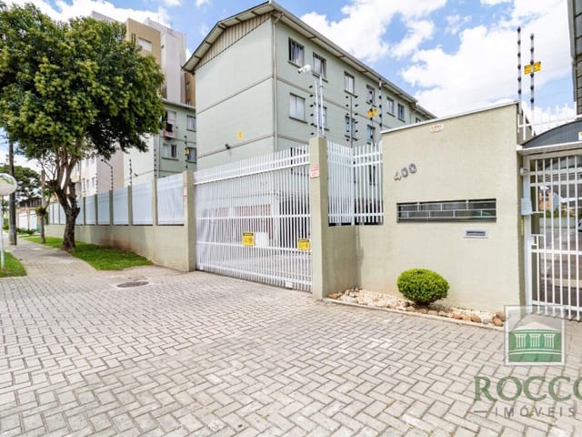 Apartamento 2 quartos e 1 banheiro, para alugar, no bairro Capão Raso em Curitiba