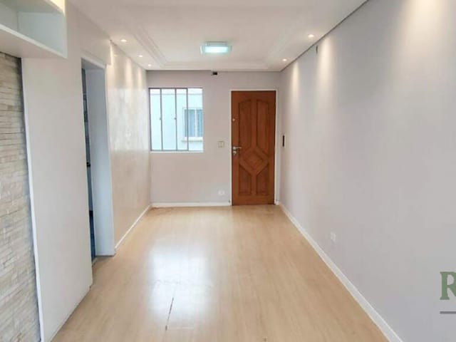 Apartamento 2 quartos e 1 banheiro, para alugar, no bairro Capão Raso em Curitiba