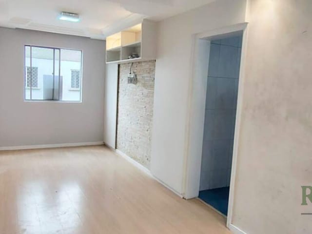 Apartamento 2 quartos e 1 banheiro, para alugar, no bairro Capão Raso em Curitiba
