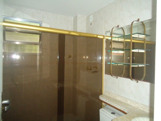 Apartamento 1 quarto e 1 banheiro, à venda ou para alugar, no bairro Bingen em Petrópolis
