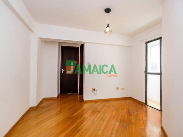 Apartamento 1 quarto e 1 banheiro, para alugar, no bairro CRISTO REI em Curitiba