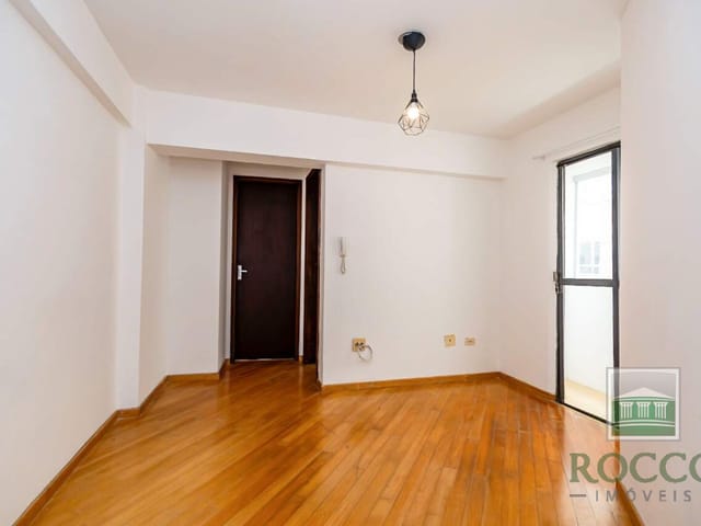 Apartamento 1 quarto e 1 banheiro, para alugar, no bairro CRISTO REI em Curitiba