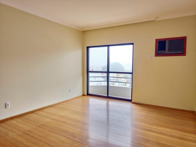 Foto do Apartamento - Apartamento à Venda ou Locação: 4 Dormitórios, 2 Suítes, 2 Salas, 3 Banheiros, 1 Vaga. Cozinha, Sacada, Armários, Aquecimento a Gás, Elevador, Área de Serviço. | UP Imóveis