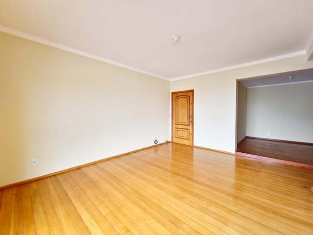 Foto do Apartamento - Apartamento à Venda ou Locação: 4 Dormitórios, 2 Suítes, 2 Salas, 3 Banheiros, 1 Vaga. Cozinha, Sacada, Armários, Aquecimento a Gás, Elevador, Área de Serviço. | UP Imóveis