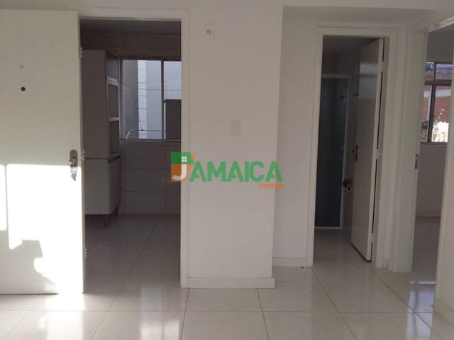 Apartamento 2 quartos e 1 banheiro, para alugar, no bairro Uberaba em Curitiba