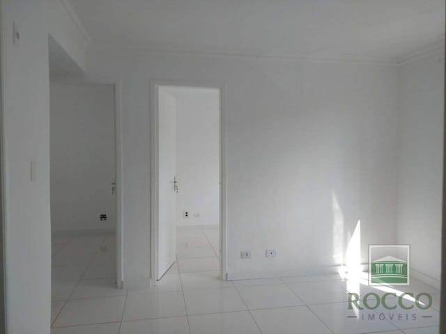 Apartamento 2 quartos e 1 banheiro, para alugar, no bairro Uberaba em Curitiba
