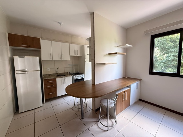 Locação - Apartamento Mobiliado, 1 quarto, 1 vaga de garagem, Edifício Cathedral, Centro.