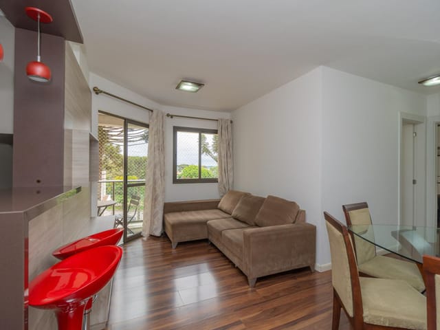 Apartamento 2 quartos e 2 banheiros, para alugar, no bairro Capão Raso em Curitiba