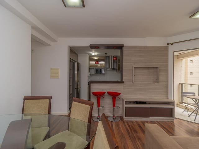 Apartamento 2 quartos e 2 banheiros, para alugar, no bairro Capão Raso em Curitiba