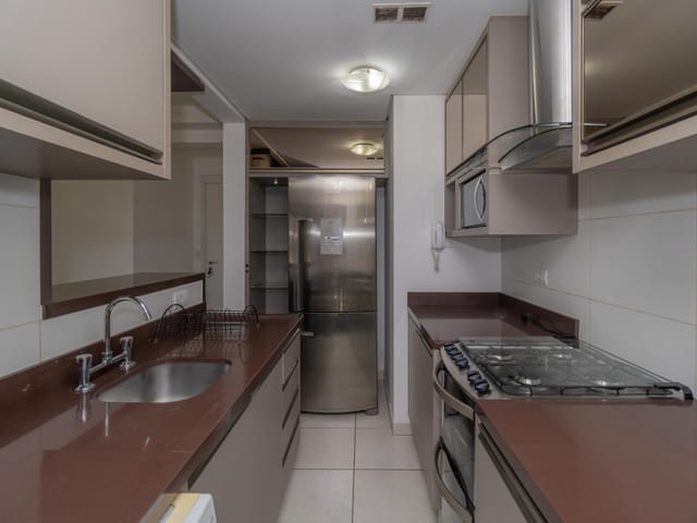 Apartamento 2 quartos e 2 banheiros, para alugar, no bairro Capão Raso em Curitiba