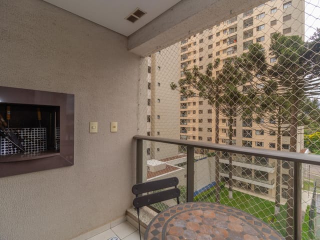 Apartamento 2 quartos e 2 banheiros, para alugar, no bairro Capão Raso em Curitiba