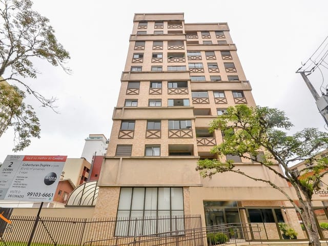 Apartamento 2 quartos e 2 banheiros, para alugar, no bairro Centro em Curitiba