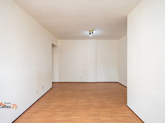 Apartamento 3 quartos e 2 banheiros, para alugar, no bairro Batel em Curitiba