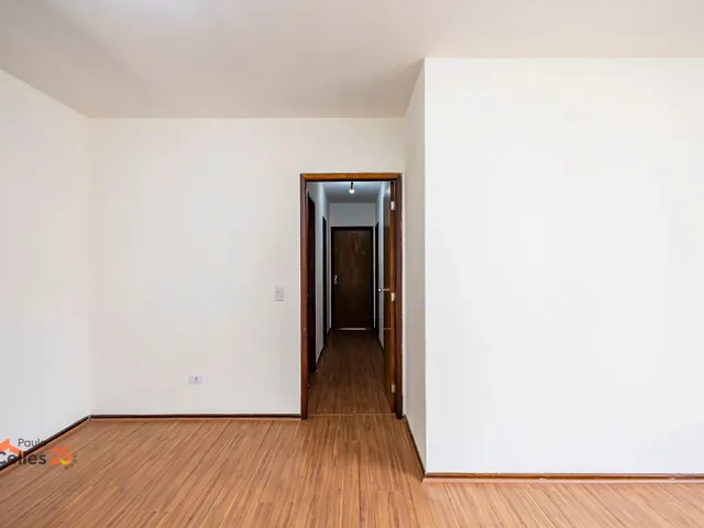 Apartamento 3 quartos e 2 banheiros, para alugar, no bairro Batel em Curitiba