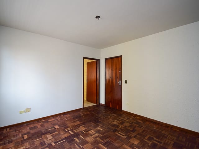 Apartamento 2 quartos e 1 banheiro, para alugar, no bairro Centro em Curitiba