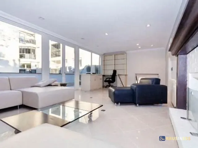 Cobertura / Penthouse 1 quarto e 1 banheiro, à venda, no bairro Auxiliadora em Porto Alegre
