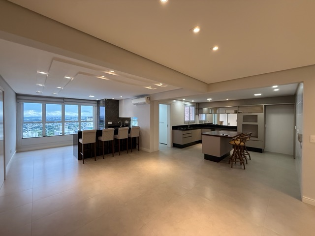 Locação - Apartamento de Alto Padrão, 3 suítes, 3 vagas, Área gourmet, 195 m², Edifício Gran Torino, Centro.