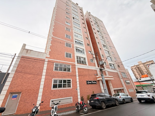 Locação - Apartamento de Alto Padrão, 3 suítes, 3 vagas, Área gourmet, 195 m², Edifício Gran Torino, Centro.