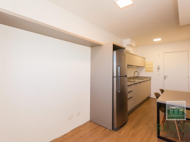 Apartamento 1 quarto e 1 banheiro, para alugar, no bairro Centro Cívico em Curitiba