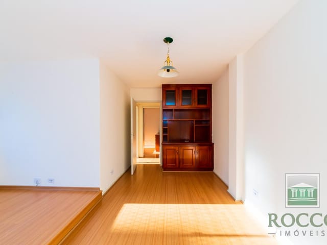 Apartamento 2 quartos e 1 banheiro, à venda, no bairro Ahú em Curitiba