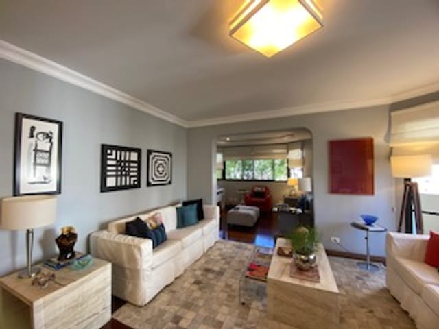 Foto do Apartamento - Apartamento tipo para venda em Moema com 3 quartos, sendo 3 suítes, 153m² | Lares e Andares Imóveis