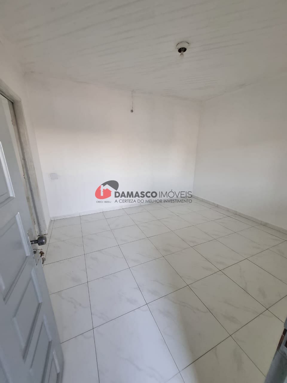 Casa para alugar com 2 quartos, 10m² - Foto 1