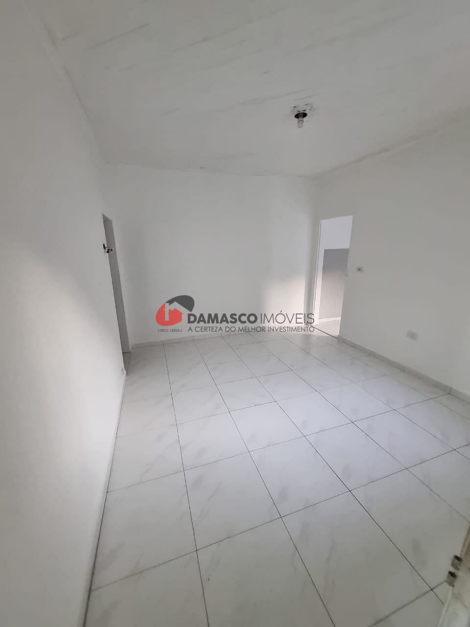 Casa para alugar com 2 quartos, 10m² - Foto 3