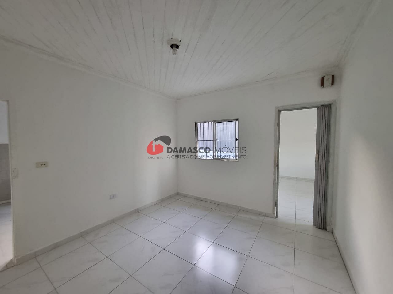 Casa para alugar com 2 quartos, 10m² - Foto 4