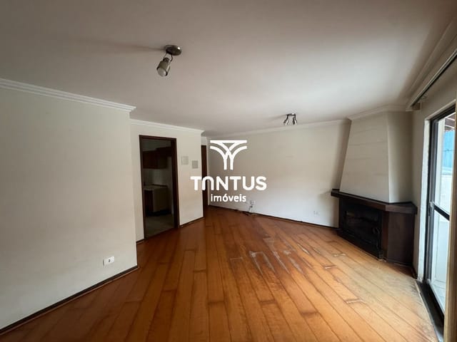 Apartamento 2 quartos e 2 banheiros, para alugar, no bairro Cristo Rei em Curitiba