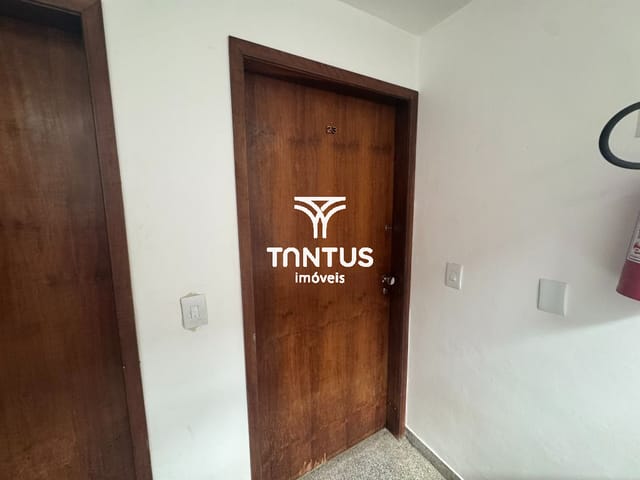 Apartamento 2 quartos e 2 banheiros, para alugar, no bairro Cristo Rei em Curitiba