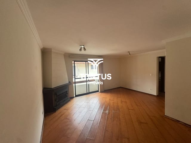Apartamento 2 quartos e 2 banheiros, para alugar, no bairro Cristo Rei em Curitiba