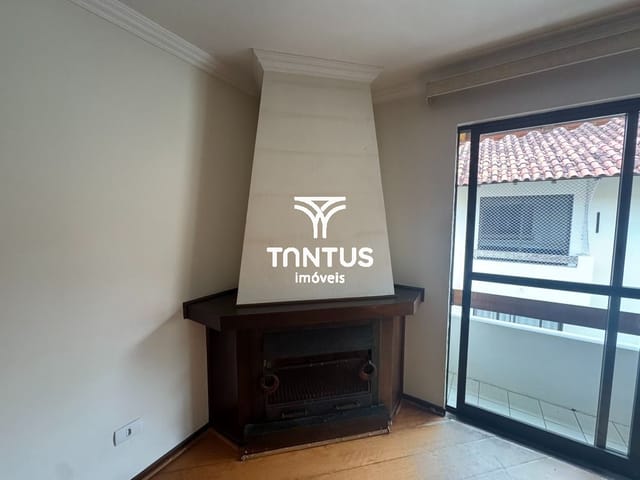 Apartamento 2 quartos e 2 banheiros, para alugar, no bairro Cristo Rei em Curitiba