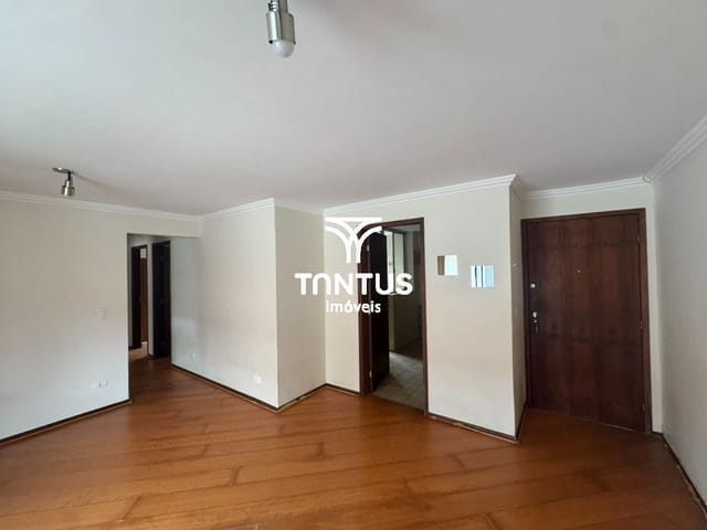Apartamento 2 quartos e 2 banheiros, para alugar, no bairro Cristo Rei em Curitiba