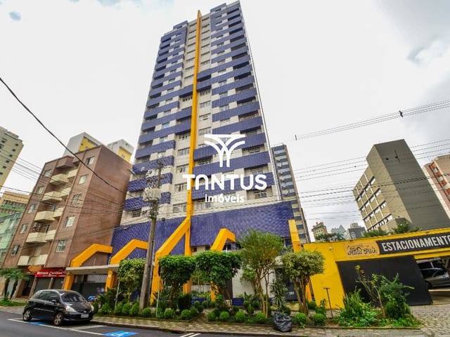 Apartamento 2 quartos e 2 banheiros, para alugar, no bairro Centro em Curitiba