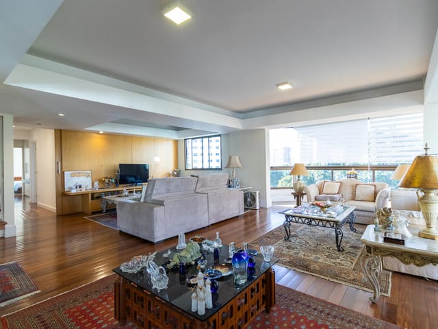 Foto do Apartamento - Apartamento tipo para venda em Moema com 3 quartos, sendo 3 suítes, 195m² | Lares e Andares Imóveis