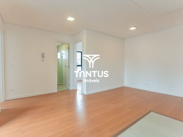 Apartamento 2 quartos e 2 banheiros, à venda, no bairro Tingui em Curitiba
