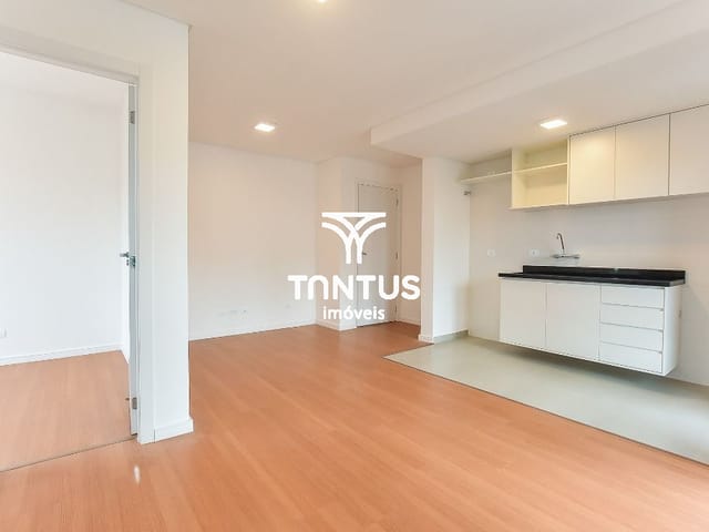 Apartamento 2 quartos e 2 banheiros, à venda, no bairro Tingui em Curitiba