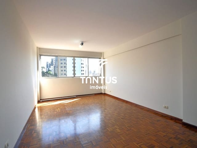 Apartamento 3 quartos e 2 banheiros, para alugar, no bairro Batel em Curitiba
