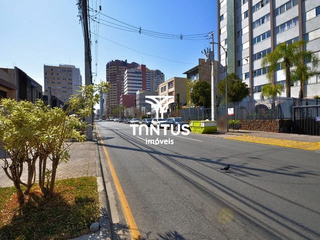 Apartamento 3 quartos e 2 banheiros, para alugar, no bairro Batel em Curitiba