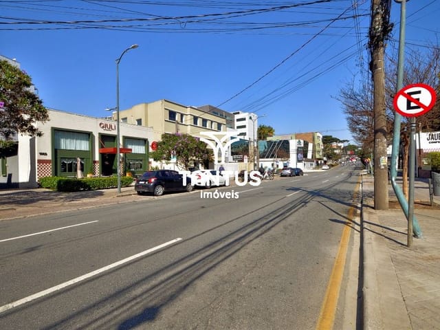 Apartamento 3 quartos e 2 banheiros, para alugar, no bairro Batel em Curitiba