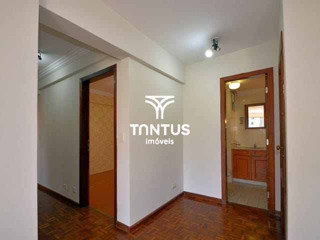 Apartamento 3 quartos e 2 banheiros, para alugar, no bairro Batel em Curitiba