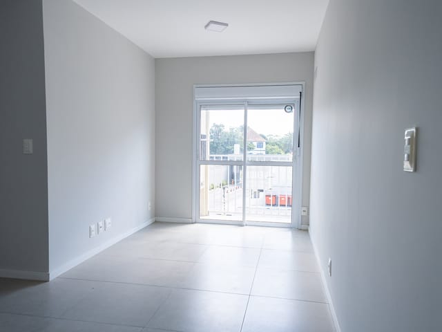 Apartamento 2 quartos e 1 banheiro, à venda ou para alugar, no bairro Areal em Pelotas