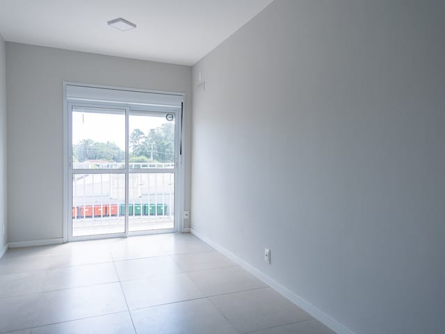 Apartamento 2 quartos e 1 banheiro, à venda ou para alugar, no bairro Areal em Pelotas